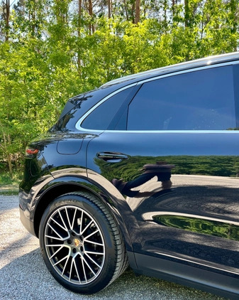 Porsche Cayenne cena 339000 przebieg: 67000, rok produkcji 2019 z Warszawa małe 211